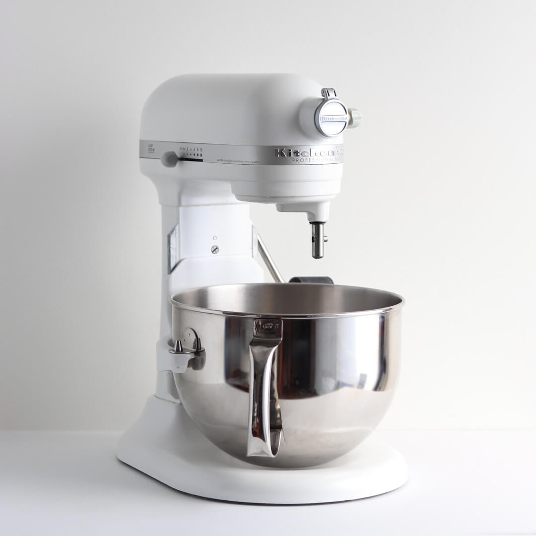 A 6-Quart-KitchenAid mixer sits on a white background.