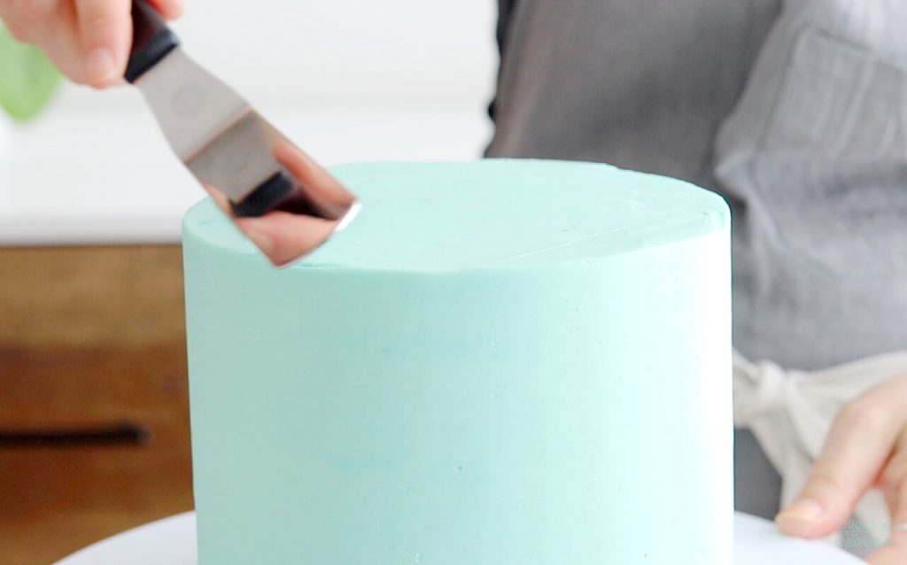 how to create sharp edges on cake