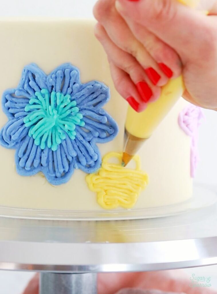 how to pipe buttercream embroidery