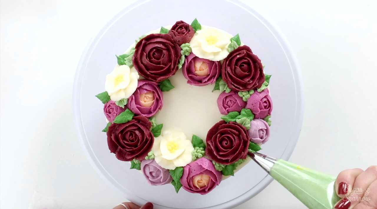 how to pipe buttercream flower cake