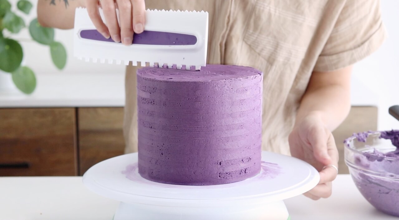 how to use an icing comb