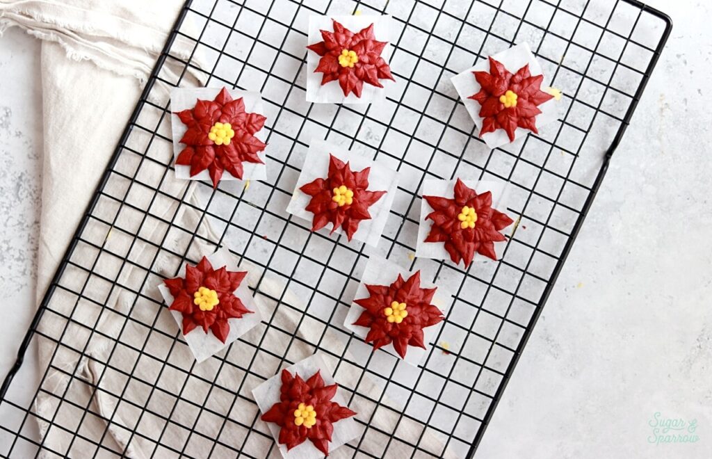 how to pipe buttercream poinsettias