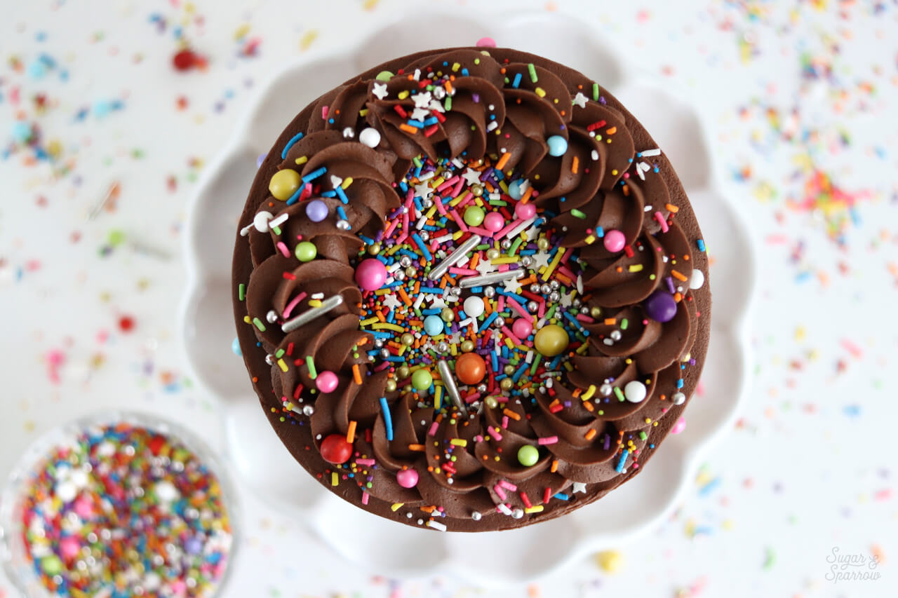 buttercream rope border with sprinkles