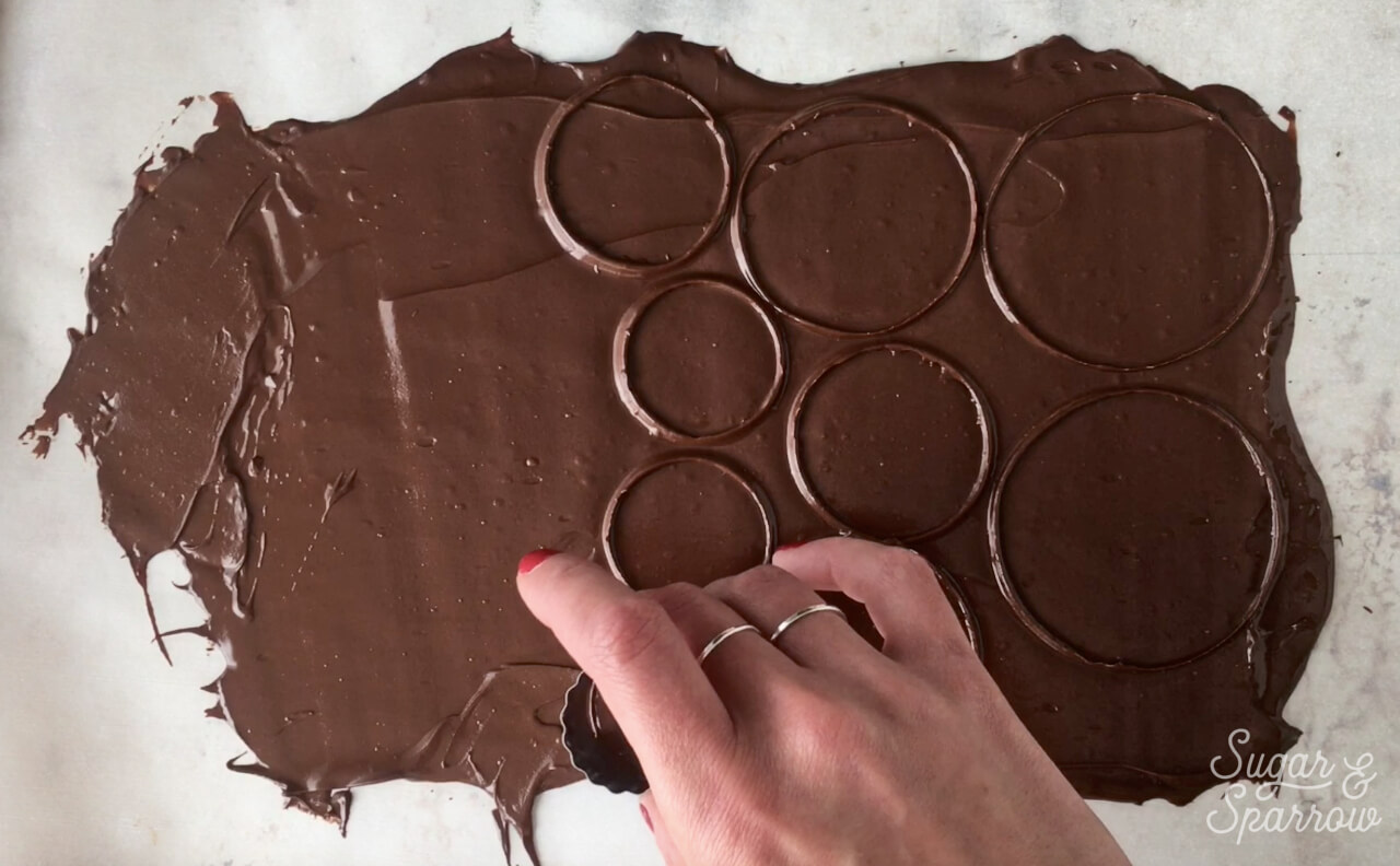 how to score chocolate with cookie cutters