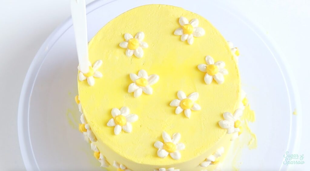 yellow daisy cake tutorial by sugar and sparrow