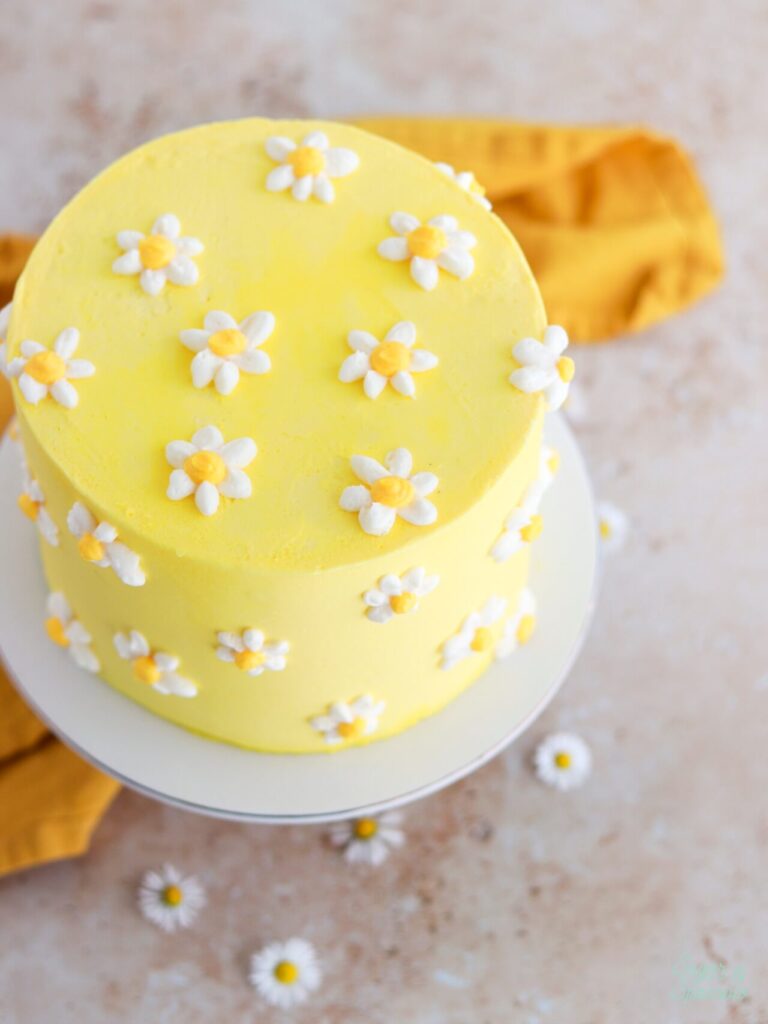 buttercream daisy cake tutorial