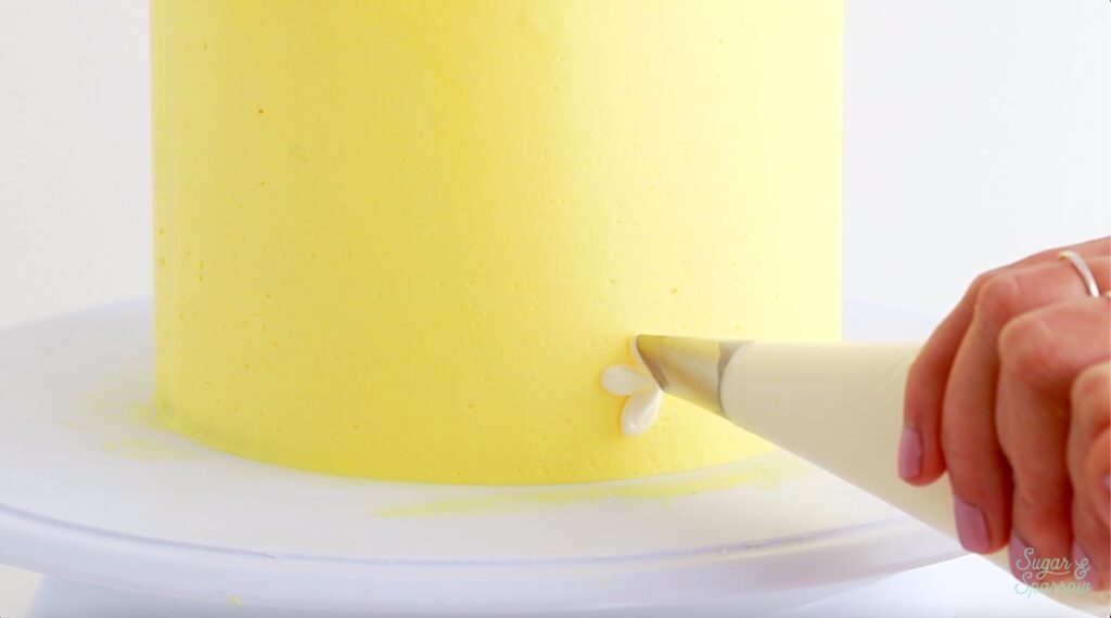 buttercream daisy cake tutorial