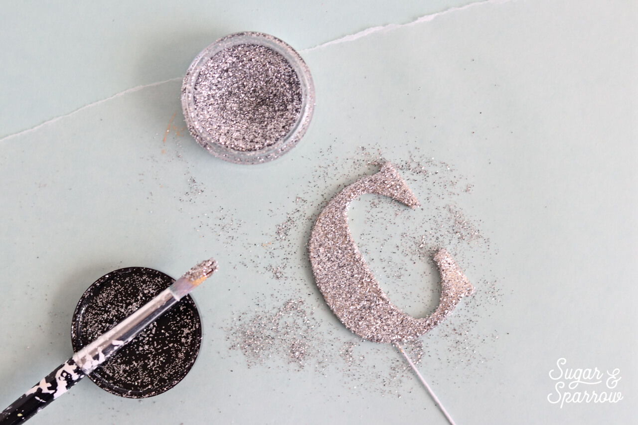 glitter letter topper by sugar and sparrow tutorial