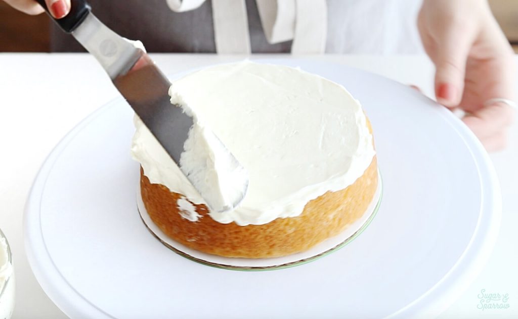 how to add buttercream filling to cake