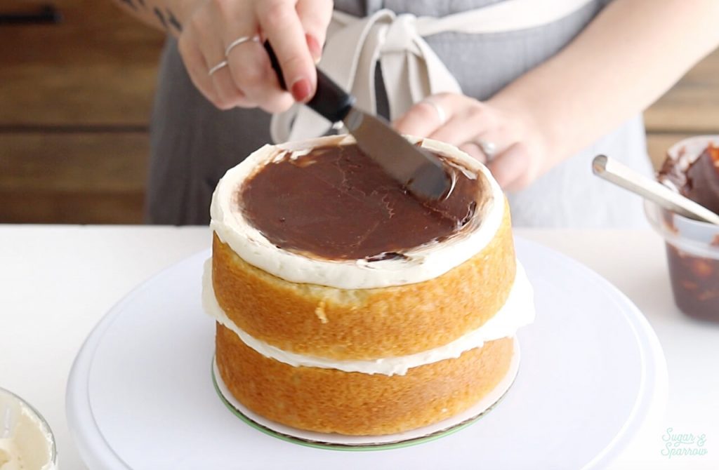 how to use chocolate ganache filling cake