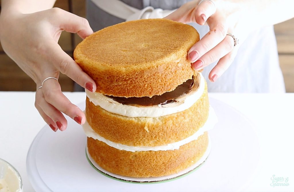 how to stack a layer cake