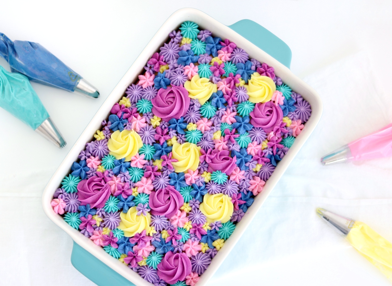 sheet cake with buttercream piping tutorial