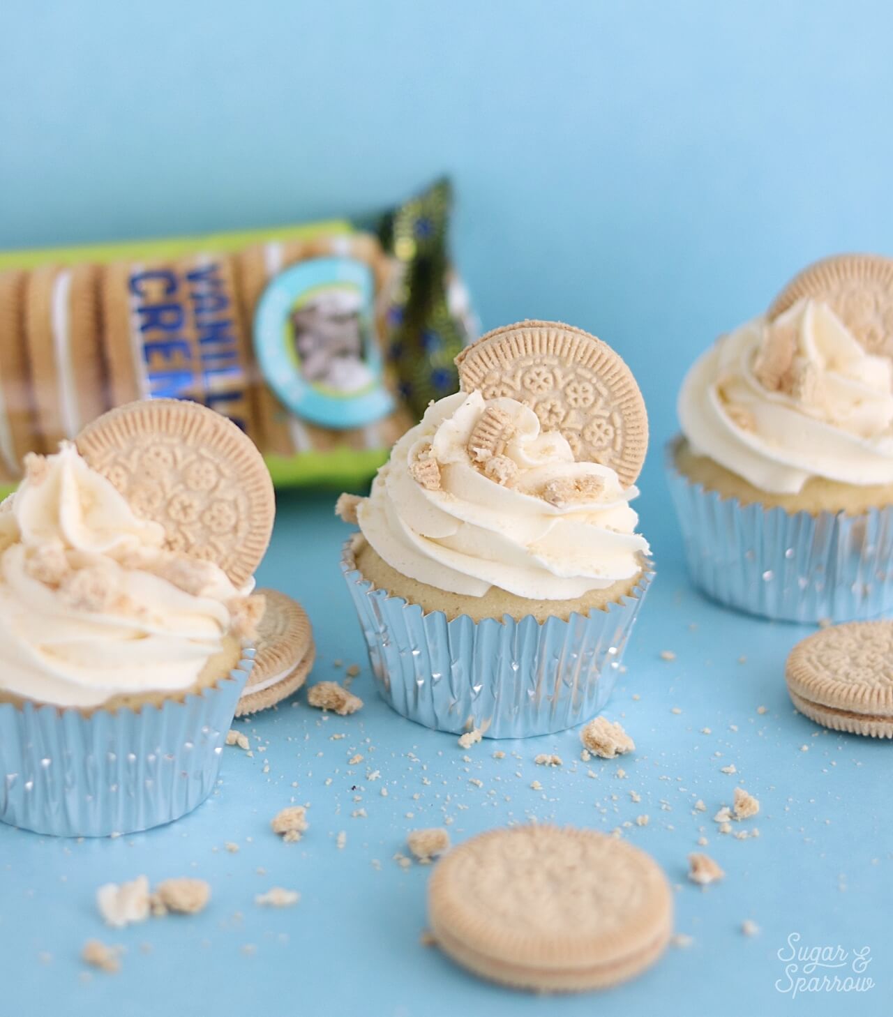 gluten free vanilla oreo cookie cupcakes