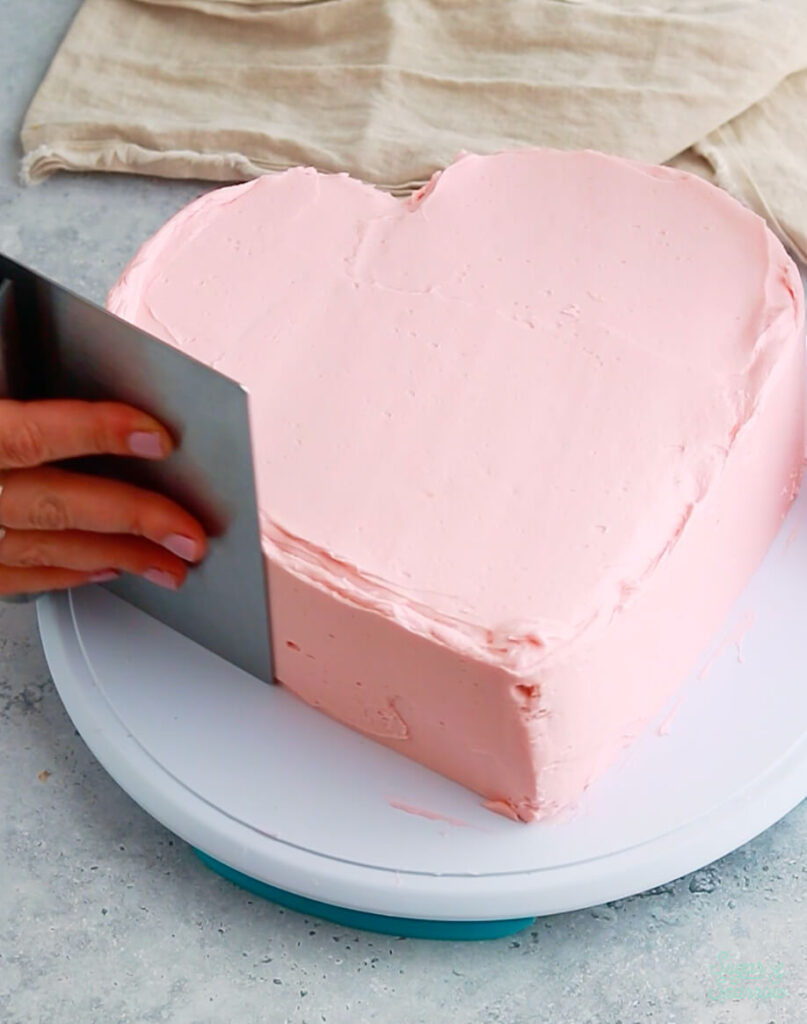 how to frost a heart shaped cake