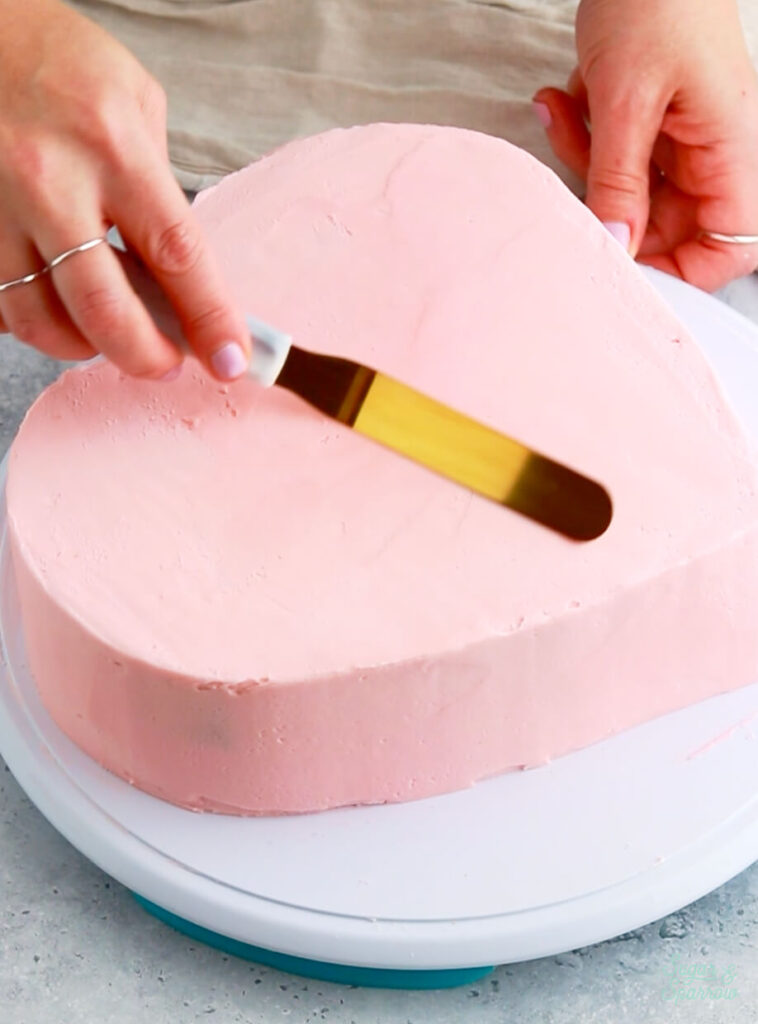 how to frost a heart cake