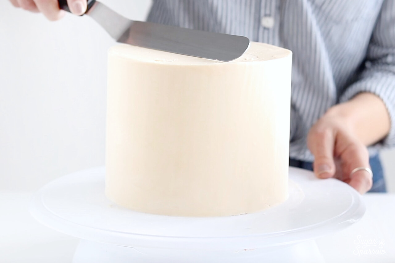 how to frost smooth buttercream cake