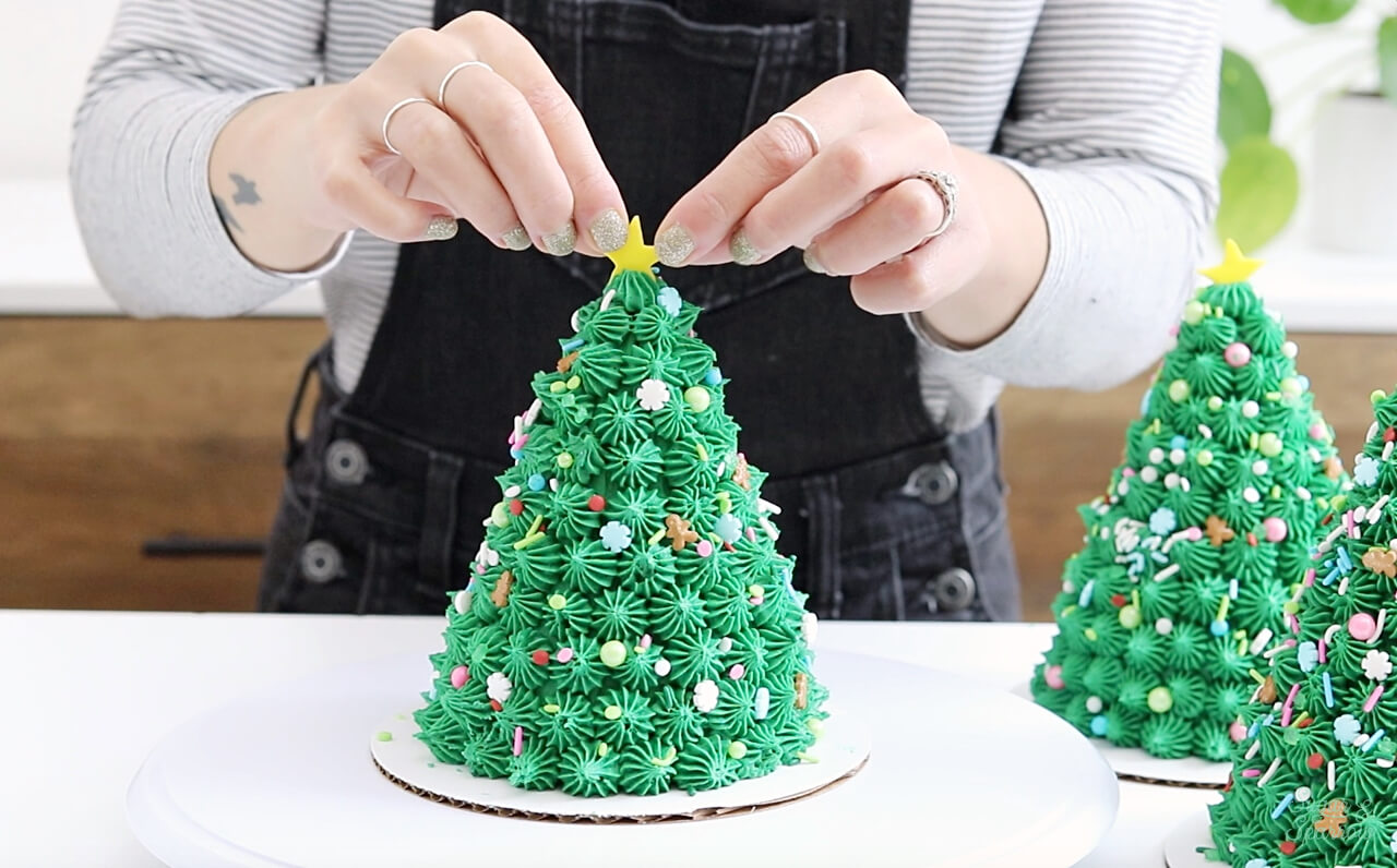 how to decorate christmas tree cakes