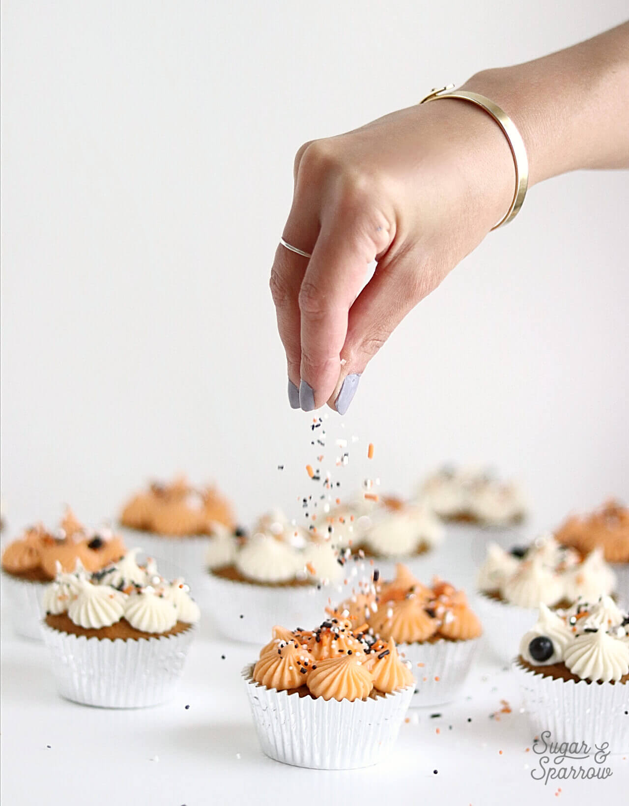 decorating cupcakes with sprinkles by SprinklePop