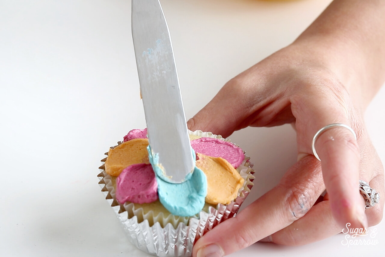 how to spatula paint with buttercream