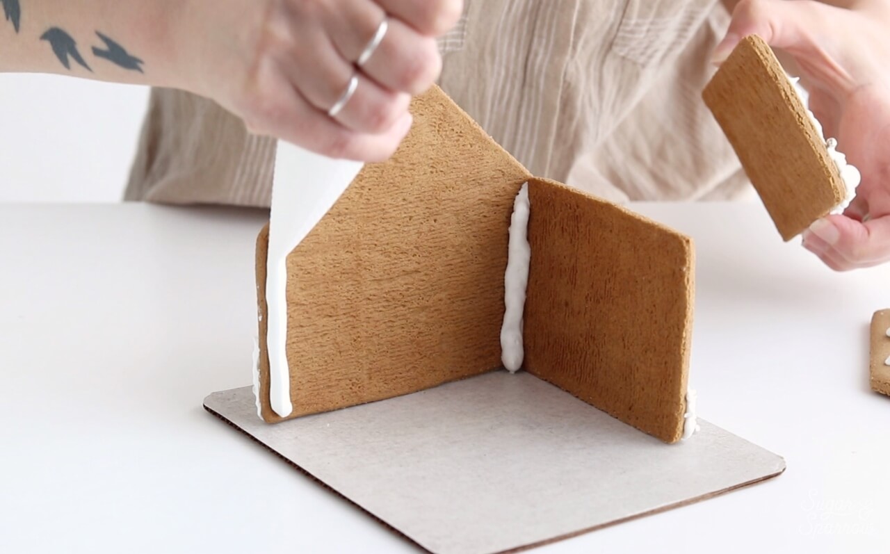 how to make a sturdy gingerbread house