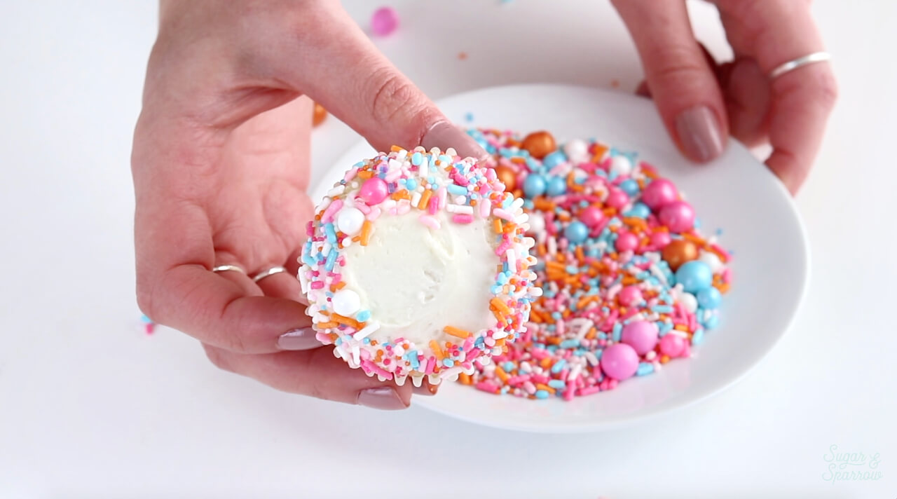 how to dip edges of cupcakes in sprinkles