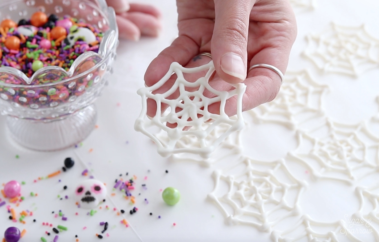 how to make white chocolate spiderwebs