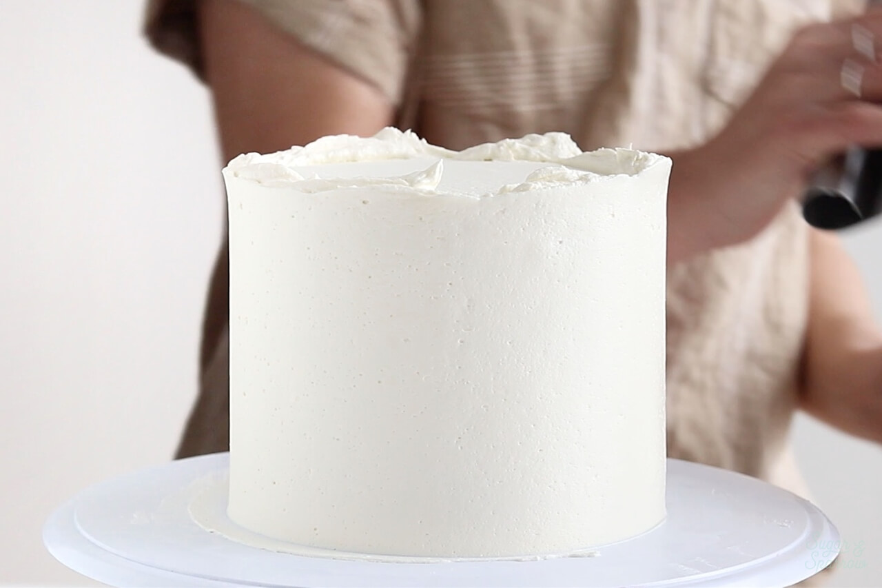 how to frost a smooth buttercream cake