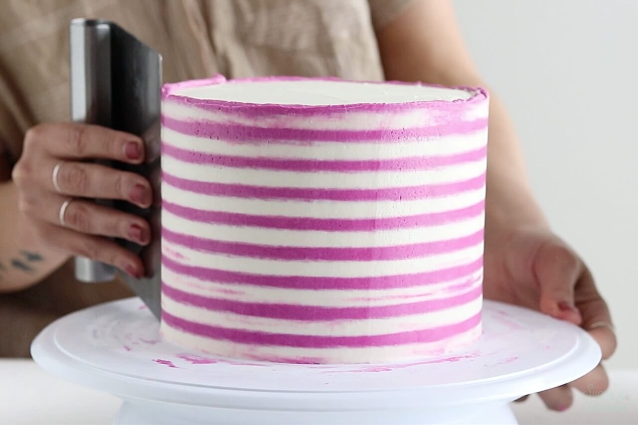 pinstriped buttercream cake tutorial