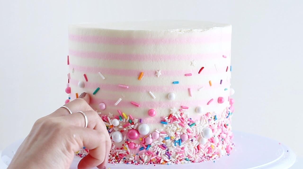 how to put sprinkles on a cake