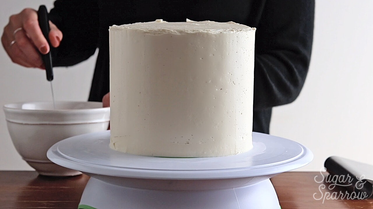 how to frost a smooth buttercream cake