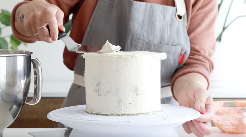 how to frost a cake with buttercream