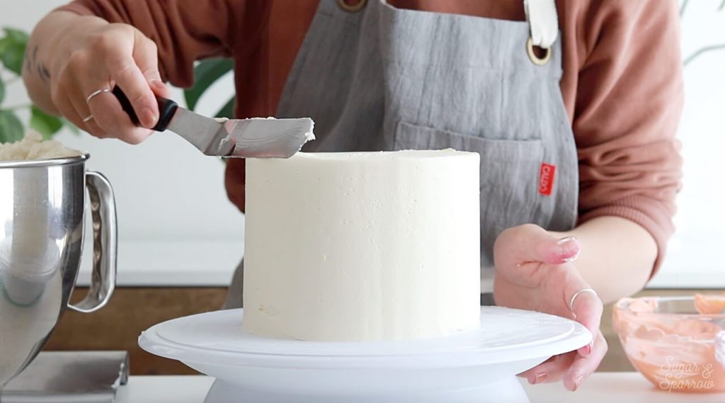 how to get sharp buttercream edges on cake